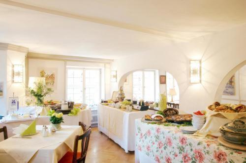 Hotel Weisses Ross Dinkelsbuhl Bagian luar foto