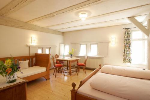 Hotel Weisses Ross Dinkelsbuhl Bagian luar foto