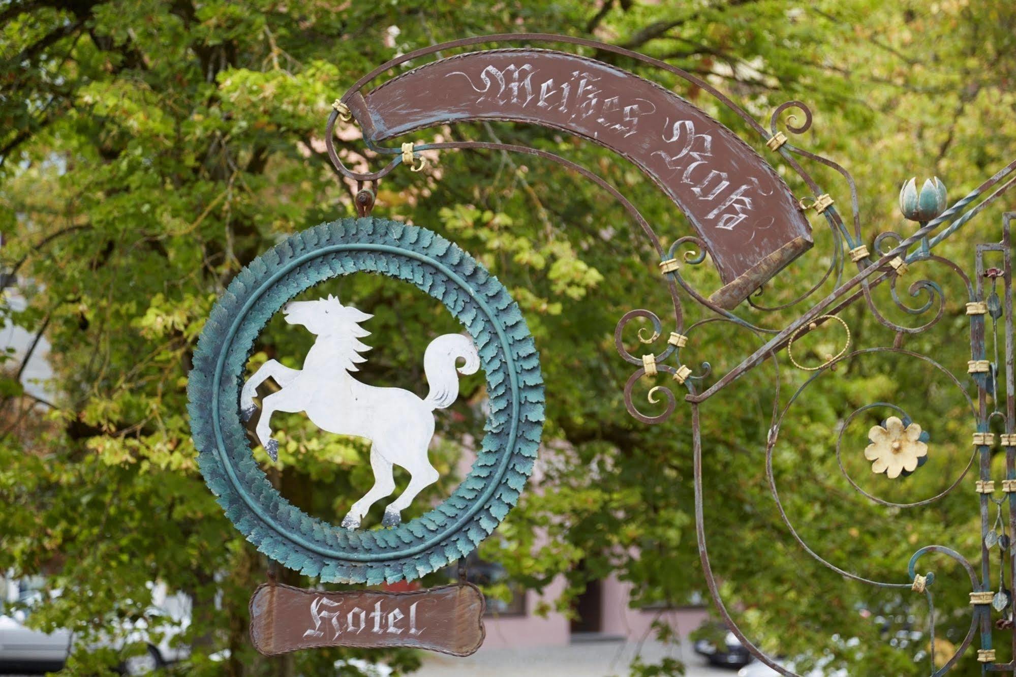 Hotel Weisses Ross Dinkelsbuhl Bagian luar foto