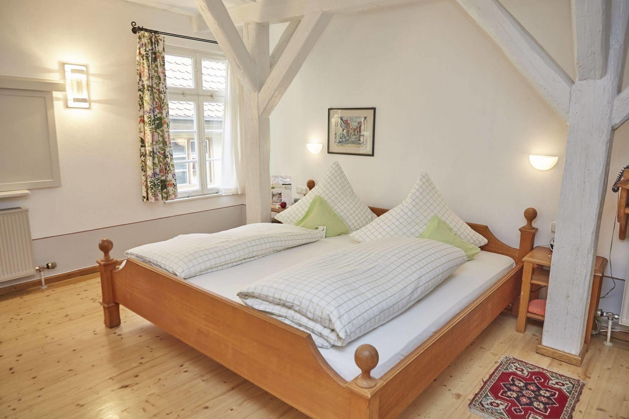 Hotel Weisses Ross Dinkelsbuhl Bagian luar foto