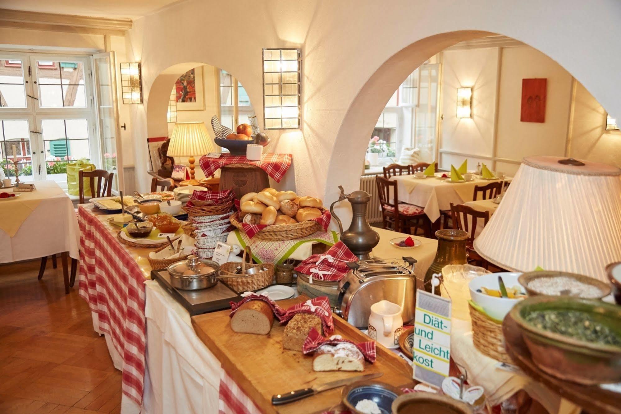 Hotel Weisses Ross Dinkelsbuhl Bagian luar foto