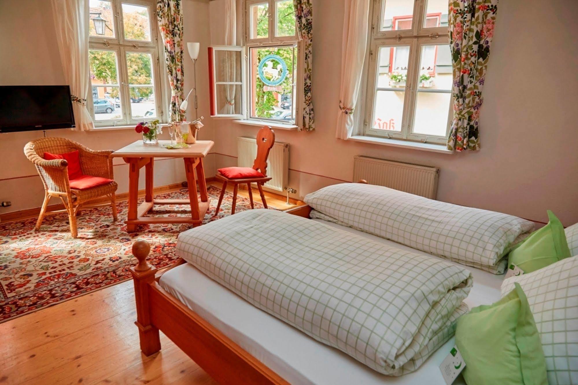Hotel Weisses Ross Dinkelsbuhl Bagian luar foto