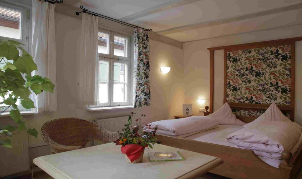 Hotel Weisses Ross Dinkelsbuhl Bagian luar foto